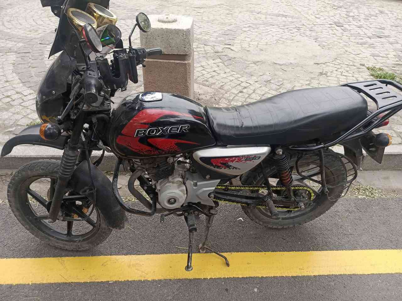 السلام عليكم دراجه بوكسر موديل 2023 للبيع مرقم بغداد سنويه دراجه خير من الله دراجه مجفته مره وحده تجفيت شركه دراجه بيه نقوصات بسيطه السعر 2600 وبيه مجال للستفسار ***********
