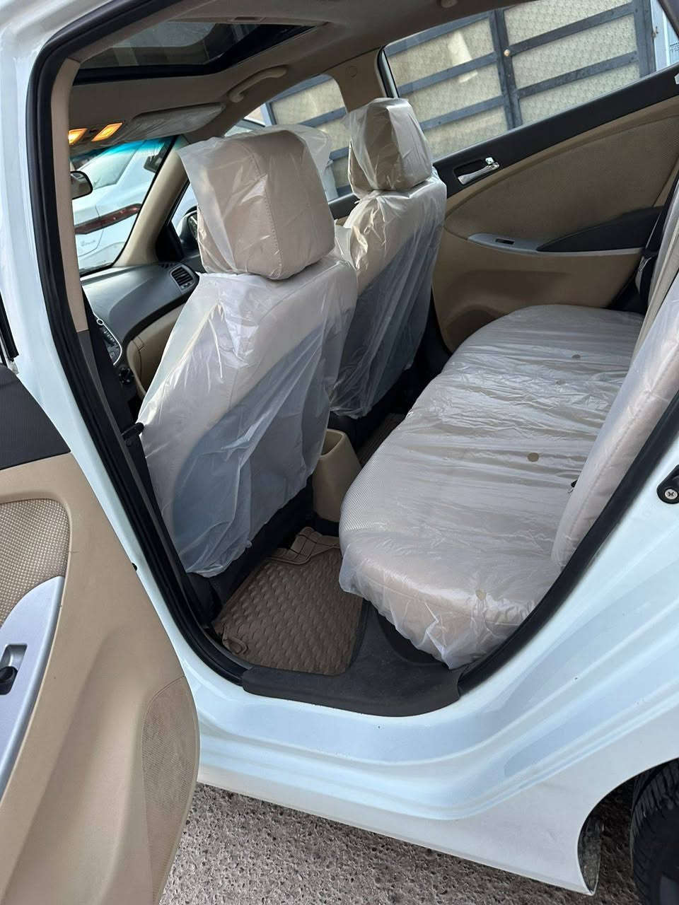 السلام عليكم اكسنت خليجي شركه عامه بدون صبغ فقط بارد الباب الأيمن محرك وكير مكفوله تبريد وتدفئ شغال جاهزه من كل النواحي ماشيه 163 الف م 2011 بغداد حي الجهاد م *********** السعر 95$
