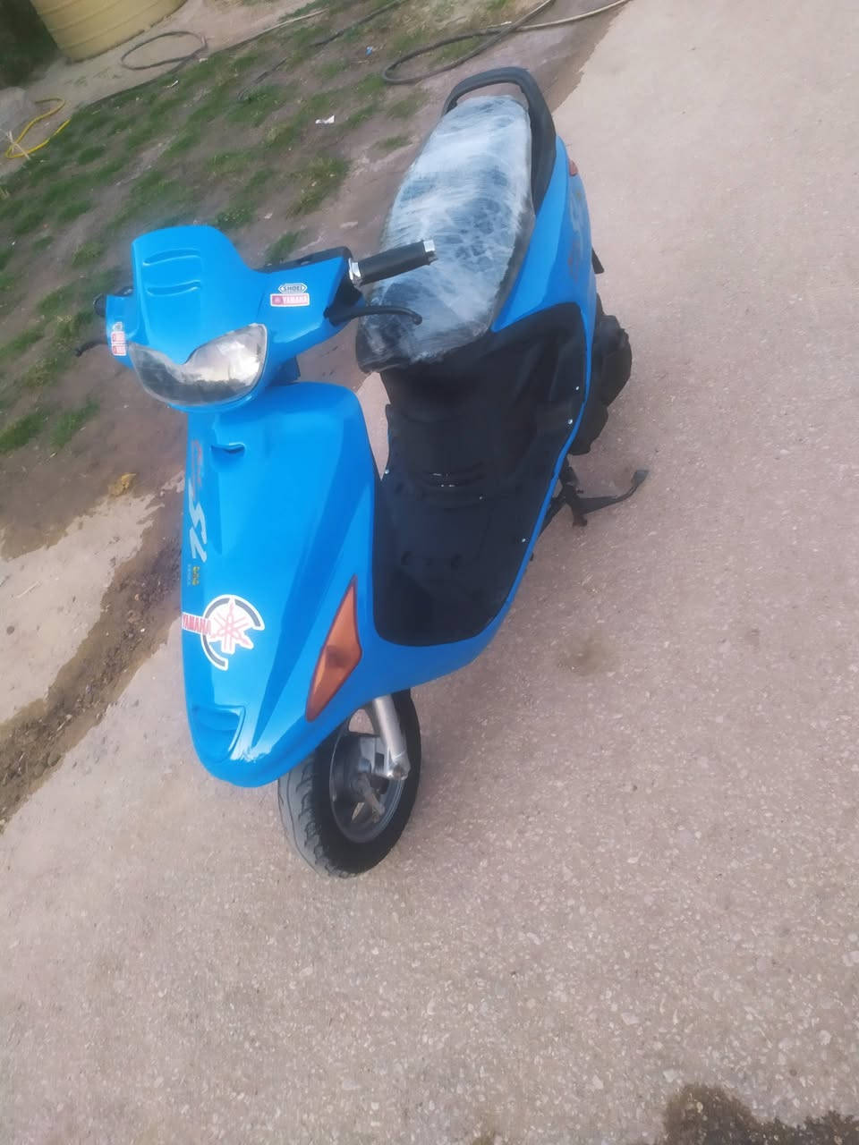 السلام عليكم دراجه فراشه كرستال ياباني الاصلي الدراجه مختمه كله ختم واحد دراجه  جاهزه من كلشي مابيه نقص برغي كهرباءيات كامله دبلات جدد تايرات كارتون شلعه معدل طياره الدراجه قبل خمس اشهر طلعته من الوكيل متوازي علا بعته السعر 370 مكاني بلقاسم رقم الهاتف ***********
