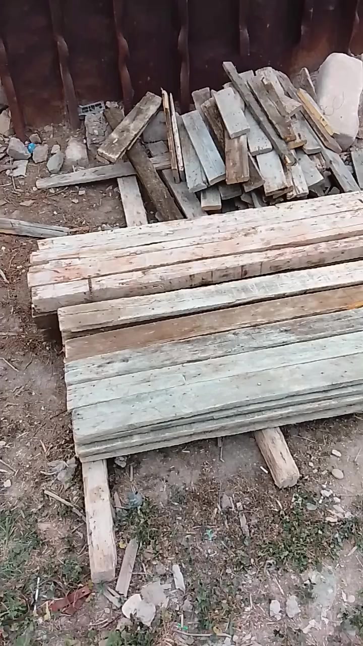 سلام عليكم غالب خشب للبيع مكعبين ونص اربعه ومكعب لوح ثلاثه مكعب سير ثلاثه مكعبين  مقاصير المجموع ست مكاعب اتصال برقم ***********
