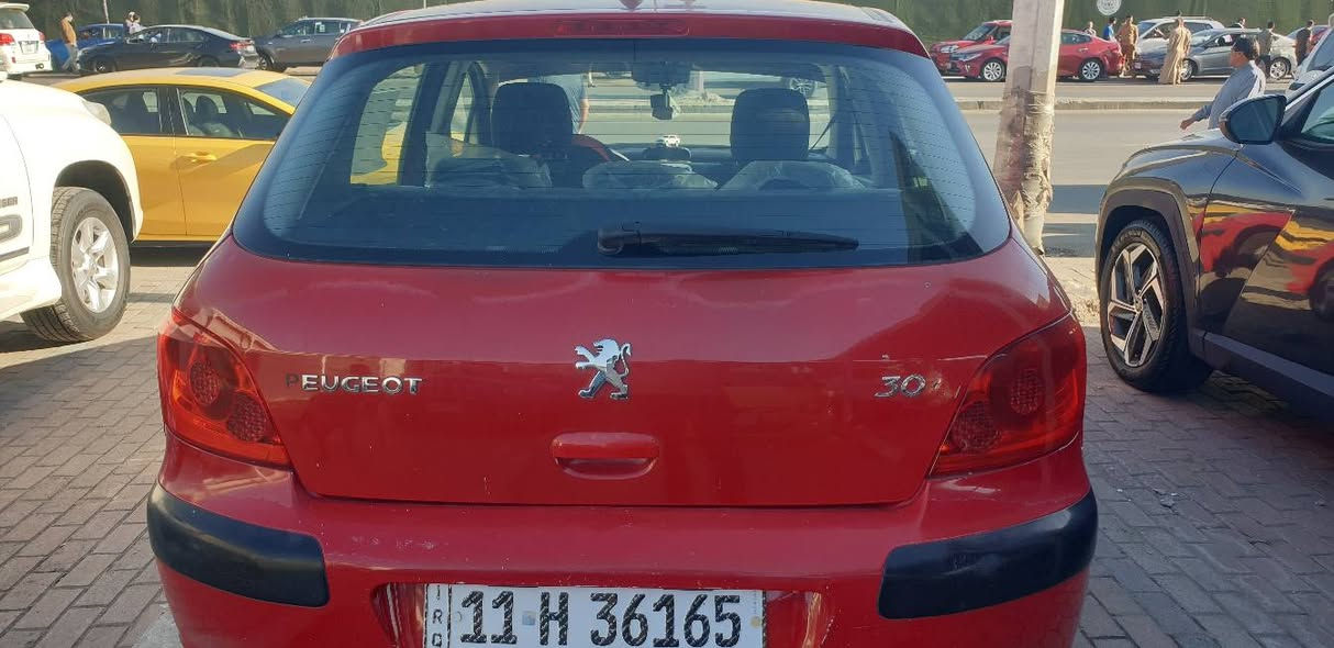 سلام عليكم بيجو فرنسي مديل ٢٠٠٦ سيارة جاهزه من كلشي كير محرك صدر تبريد مكفولات تخم تاير بيه صبغ الباب الوره السايق و البنيد مكفوله من الضربه السعر ٥٥ وبيه مجال قليل مكاني بغداد العبيدي الكفائات رقم الهاتف ***********
