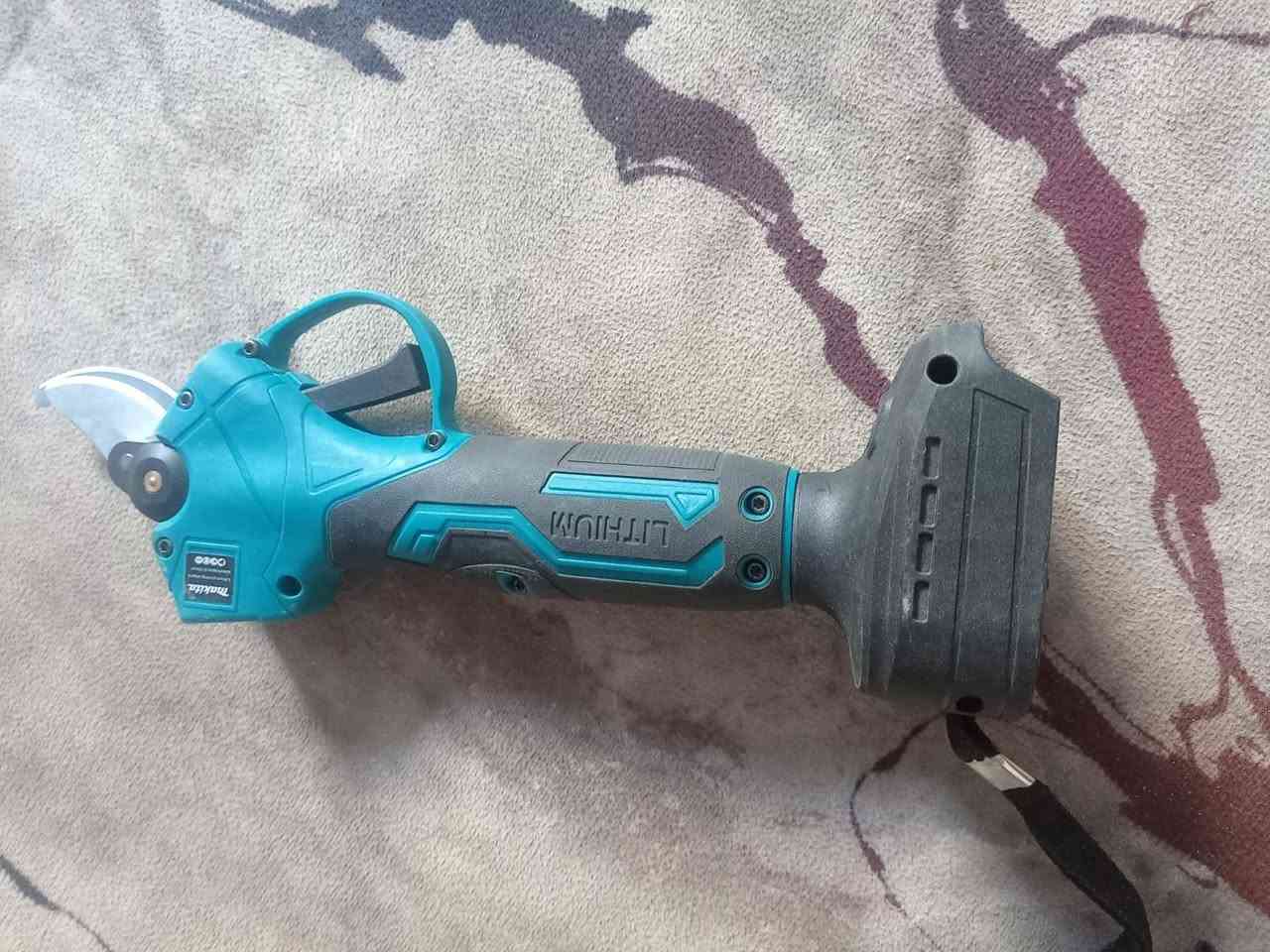 تحويله بطاريات.
منشار شحن فارغ
مقص شحن فارغ
شلع ب20 بدون فحص ماعندي بطارياتهن


**إذا كنت صاحب هذا الإعلان وتريد حذفه لأي سبب، رجاءا أرسل رسالة إلى الدعم الفني**