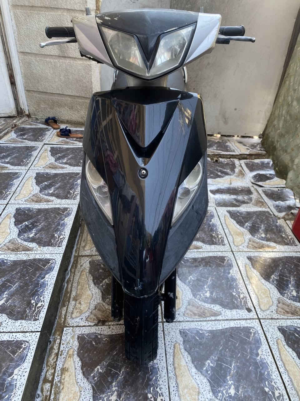 السلام عليكم دراجه ماكس ثعلب سرعه ١٤٠ للبيع الدراجه على وضع الرمبه ملحه شلعه ومعدل تاكل الشارع مختمه ختم واحد كهربائياته شغاله نكره سلف وهندر بكل وكت السعر٥٥٠ الرقم ***********المكان حي الجهاد
