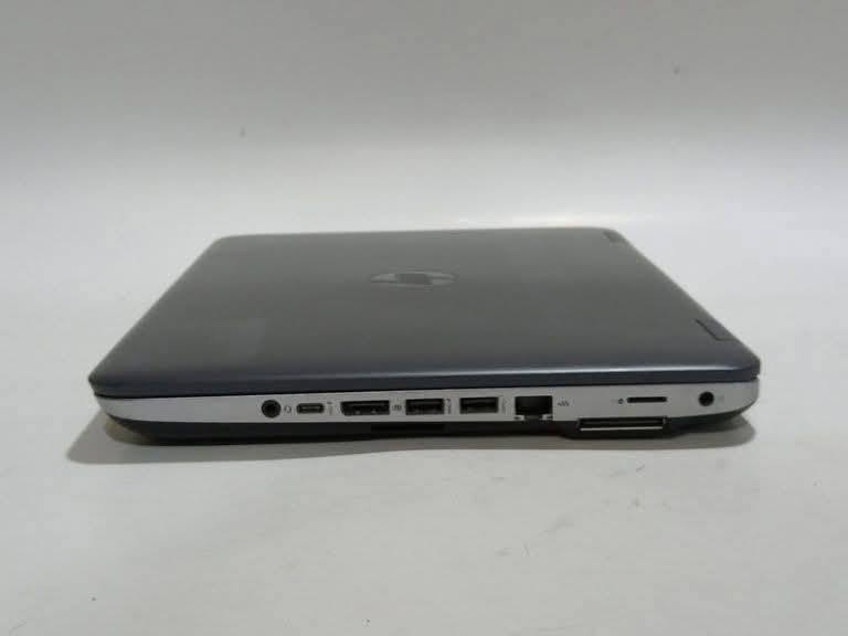 🔥 عرض مميز لابتوب عملي وبسعر مناسب 🔥
💻 HP ProBook 640 G2
جهاز قوي للشغل والدراسة والاستخدام اليومي
✅ المواصفات:
المعالج: Intel Core i5 (جيل سادس)
الرام: 8GB DDR4
الهارد: 256GB SSD سريع
الشاشة: 14 إنج HD / FHD
كرت الشاشة: Intel HD Graphics 520
نظام: Windows 10 جاهز
كاميرا + واي فاي + بلوتوث
بطارية جيدة
📌 يدعم ترقية الرام لحد 16GB ويحتوي على منافذ متعددة مثل USB وHDMI وVGA �
بي إتش فوتو فيديو +١
💼 مناسب:
طلاب – موظفين – تصفح – برامج مكتبية – شغل يومي
✨ جهاز نظيف ومرتب وجاهز للاستخدام


**إذا كنت صاحب هذا الإعلان وتريد حذفه لأي سبب، رجاءا أرسل رسالة إلى الدعم الفني**