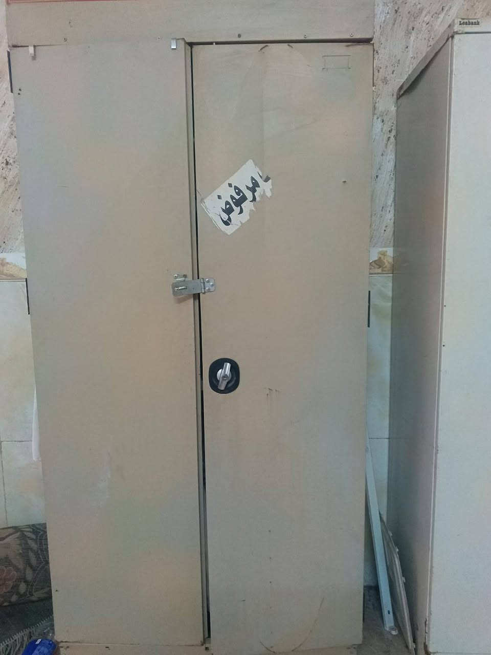 سلام عليكم لوكر حديد للبيع نضيف طول مترتين 
*********** سعر جدا مناسب
