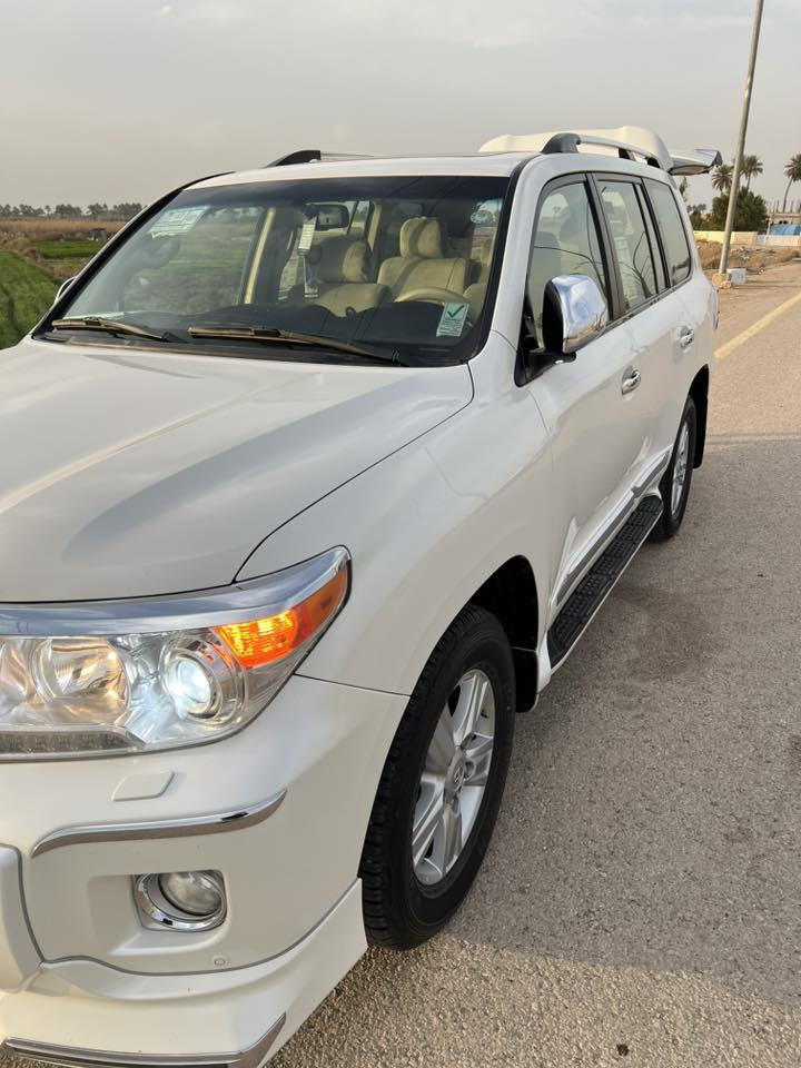 لاندكروز 2014 بريم  

بيها طخه خفيفه  شبر من جهة الدعامية الخلفية مرجع على البارد 

محرك ٦ سلندر 

رقم مميز 

كير محرك  مكفولات

ماشيه ١٥٠ الف حقيقي

كامره بلاديه

حساسات امامي خلفي

زراك لايت 

ترحيب   شاشه 

غرفتها جديده جلد ومغلفه 

تحكمات جهتين

اناره محيطيه داخله وخارجيه

LED زينون ناصي وعالي 

علامه لاندكروز بالابواب

فرشات وعده وكتلوكات بلاديه مال شركه 

فتحه  بصمه 

صدر امامي خلفي جديد 

تخم تاير وباتري جديد 

رقم شمالي 

بالواقع احلى من الصور 
السعر   41000$وبيها مجال بسيط حك الجية

مكاني الأنبار رمادي
***********
