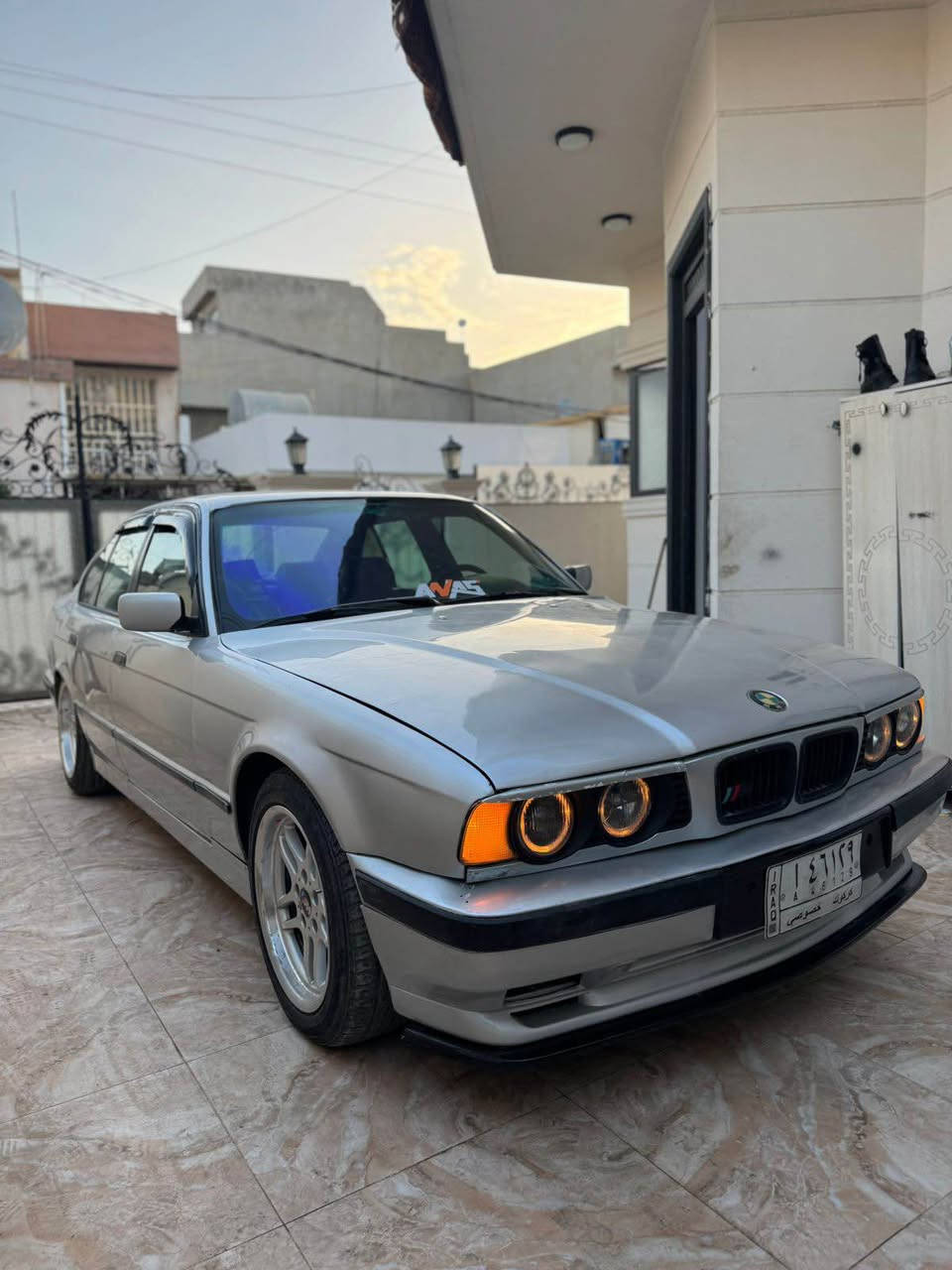 ‭***********‬
بيئم دبلیو للبیع موديل 1991محرك525کبس بیلاد
کیر اتوماتيك
السنويه مشروع وطني بس قديم
جامات كهربايي
بجم عريض 
قفل مرکزي
كير محرك شرط 
بدون صرف بدون بخار
 مصبوغه عام جماليه 
سعر 65 ومحال بسيط كركوك, العراق
