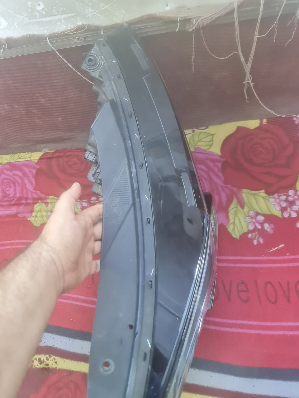 السلام عليكم
لايت k5 موديل 25 

شكل خليجي طرف سكن ( اليمين ) 

شغال كل عيب ما بيه للبيع 

قيم واخذ
***********
