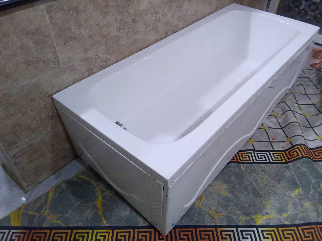 السلام عليكم 
من رخصه الادمن المحترم 
بانيو جديد هسه ماخذه 
طول 175 متر  ما صار عندي 
اخذته 225 صاره كم يوم كلش جديد 
رايده 150  العنوان حي الغدير ميسان
*********** عمارة, ميسان
