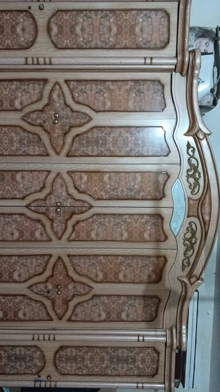 سلام عليكم  غرفه للبيع سعره 350او بيها مجال المكان بغداد كميره الاتصال عله هاذ الرقم***********
