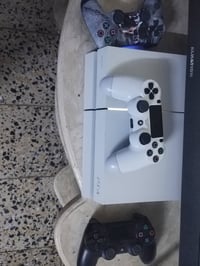 للبيع بلي فور فات مهكر نضام 9 ابيض ويه ٣جوستكات واحد بلادي واثنين تجار...