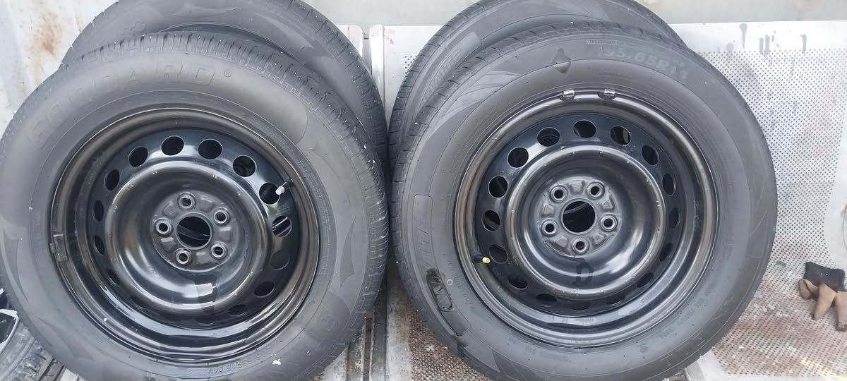 السلام عليكم شباب تخمين كورلا الأول ١٦/٥٥/٢٠٥ تخم تاير جديد والثاني ١٥/٦٥/١٩٥ وتخم تاير جديد للبيع اومراوس  الشمري يراسلني واتساب اوخاص مكاني بغدادهاتف ***********وبيه واتساب
