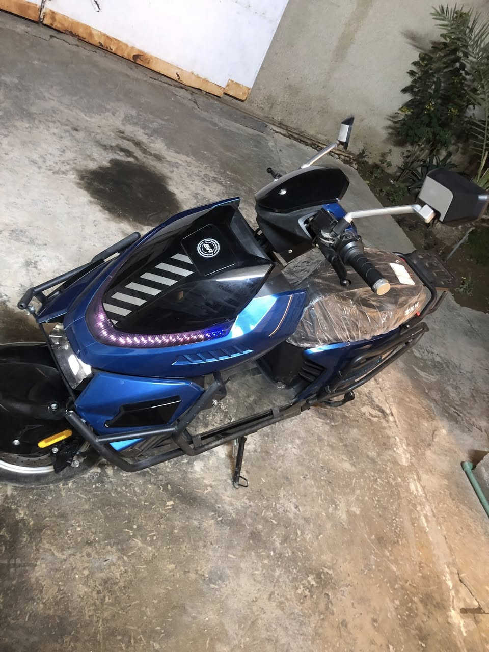 للبيع دراجة شحن زيرو مماشية السعر مليون و ٧٠٠ وبيها مجال للشراي ( الشراي يراسلني او يتصل موجود وتساب ) 
***********
