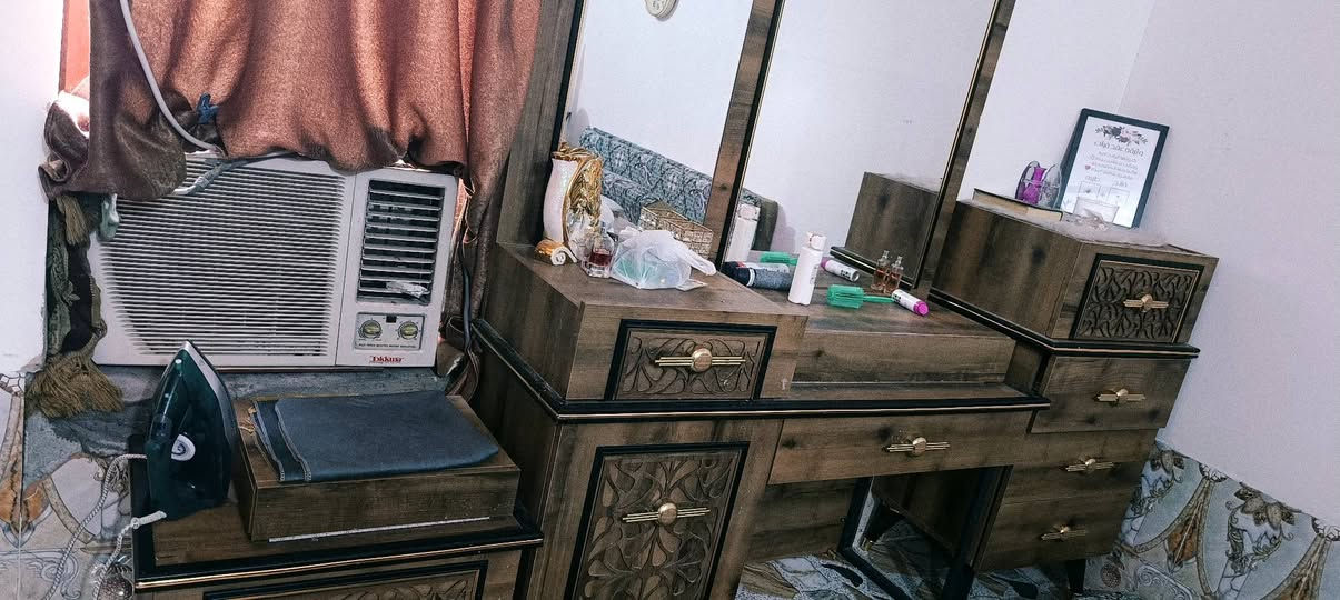 غرفة اخشاب تركي السعر ٧٠٠ الف المكان جزيرة الخالديه ***********
