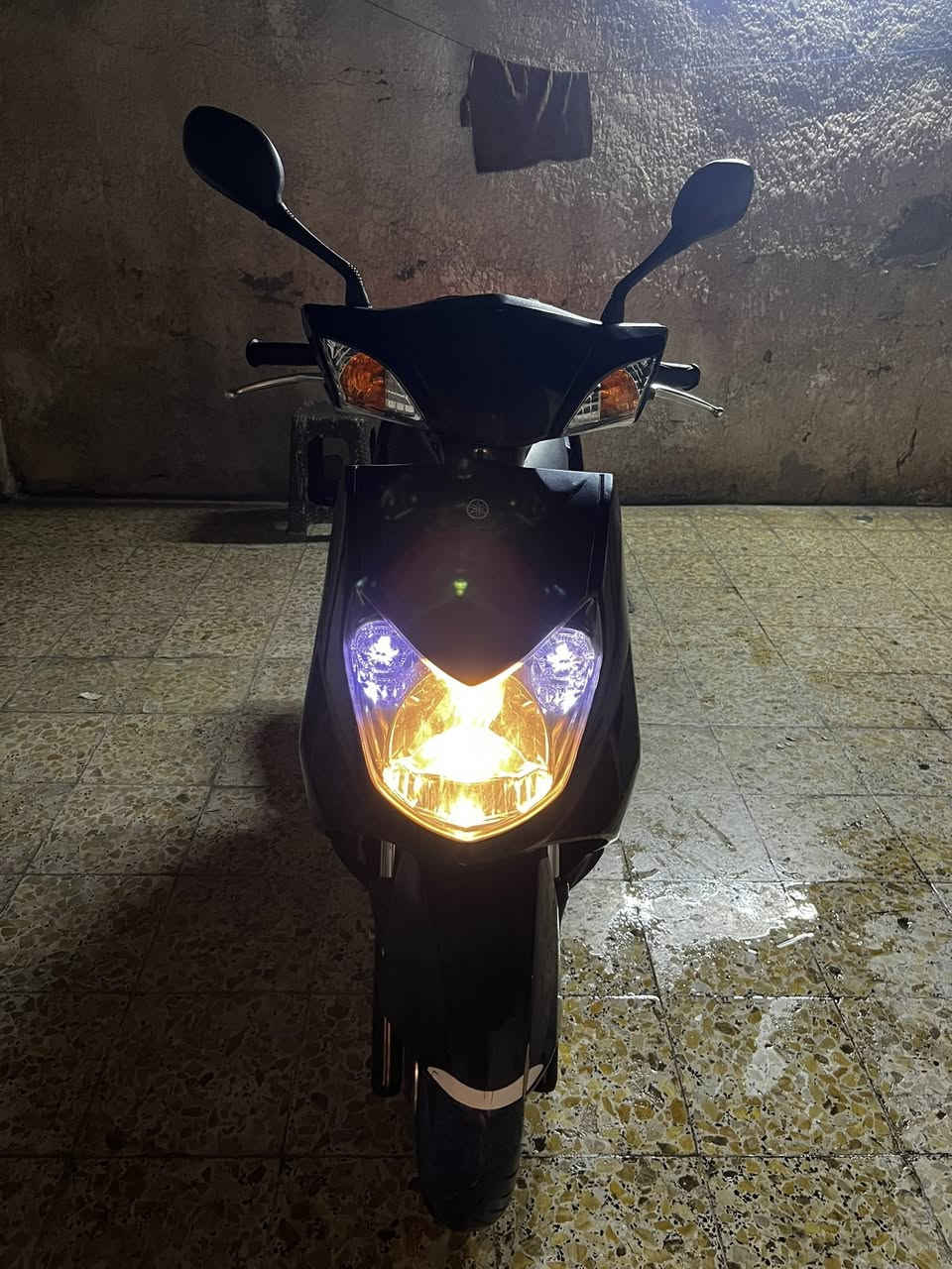 سلام عليكم دراجه سكنس ياباني فحل الدراجه خير من لله برغي مامفتوح جيب فيتر و افحص السعر مليون 500مكاني:بغداد الطوبجي حي السلام رقمي:***********
