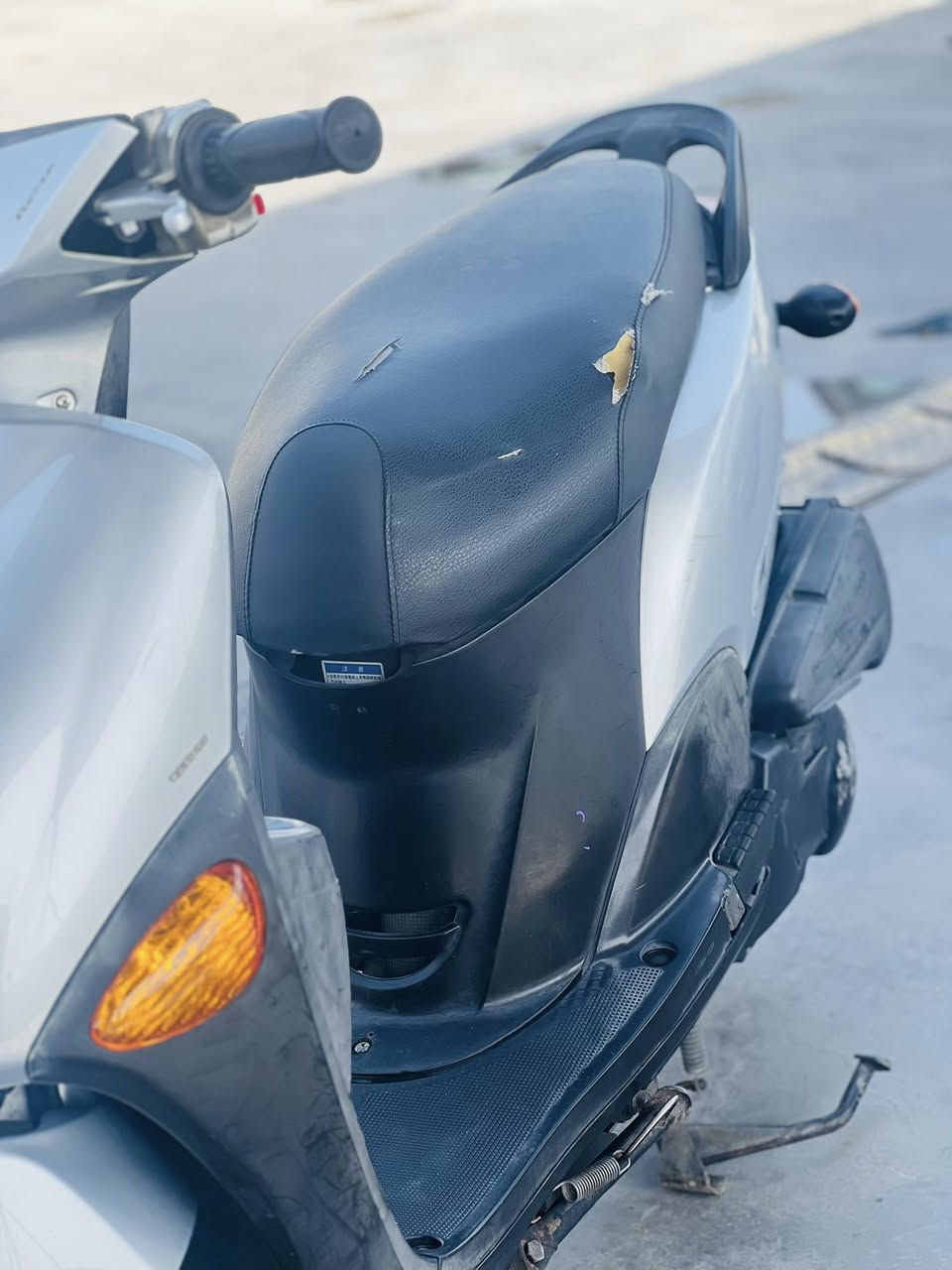 سلام عليكم دراجه فله للبيع كفاله عامه نقص ما بيها الله شاهد دراجه كلش نضيفه مال رمبه موديل 2009 سعر 1200بكاني بغداد تواصل ***********🫱🏻‍🫲🏾
