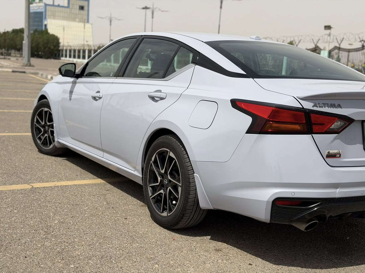 2024 لون سموك SR PLUS
VC TURBO -2000 السياره مكينه
رقم بغداد (معوقين) السياره فول مواصفات اعلى شي بالالتيما
- فتحه سقف
- كشنات جلد
- كشنات هيتر + ستيرن هيتر
- شاشه كبيرة
- سستم صوت بوست
- 360 كامرات
- 360 حساسات 
- رادار امامي خلفي + امامي
- اوتو بريك امامي + خلفي
- اناره داخليه متغيره
- ابل كار بلي
-اندرويد اوتو
- شاحن وايرلس
وبعد بيها هواي موصفات الجنايه يعرفونها
السياره ماشيه 25 الف كيلو بعده بحاله الوكاله صور الحادث بلمنشور تبديل جاملغ فقط
بدون دواخل بدون ايرباك
السيارة شادلها ويل 17 + تخم تاير جديد اصلي كلش ناعمه
السعر 180 وبي مجال جداً بسيط
للأستفسار ***********
