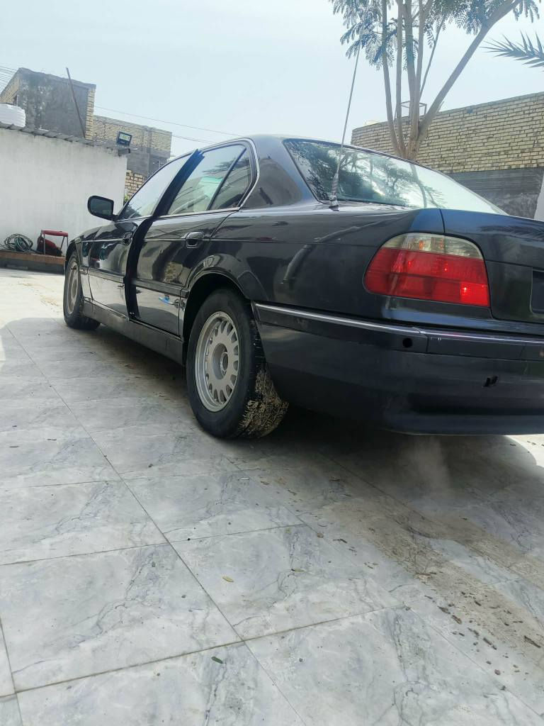 بيع او مراوس بسياره سبعه راكب 
بي ام دبليو كاسح٧٤٠
وارد مطار سياحي فول مواصفات
محرك ٤٠٠٠ (v8)
كير تمساح بلادي 
رقم بغداد مشروع وطني باسمي

سيارة جانيها من ٢٠١٩ وتوني معمرها تعمير مال جناي على اربعه وعشرين حبايه سياره مكفوله ترايك لزاخو

مكانها واسط قظاء الحي 
سعرها ٨٥ وبي مجال الحال, واسط


**إذا كنت صاحب هذا الإعلان وتريد حذفه لأي سبب، رجاءا أرسل رسالة إلى الدعم الفني**