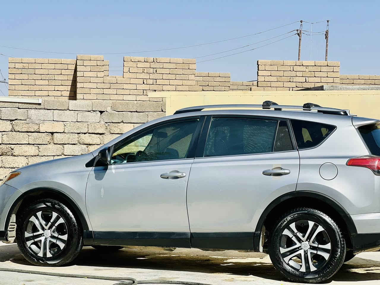 السلام عليكم 
للبيع ويرهم مراوس حسب القناعه
تيوتا راف فور2017
LE

لون سلفر
رقم بغداد مشروع وطني
بسمي تحويل مباشر
بيها 3قطع مثل ما موضح 
جاملغات اماميات وبنيد 
وبيها براس الشاصي تعديل خفيف 

محرك كير شرط ما ممفتوحات

تخم تايرات جديد
صدر قبل كم يوم شتغلته 
سياره جاهزها من كلشي
عنوانها
صلاح الدين/بيجي /قريه المسحك

سعرها 155وبيها مجال

للستفسار اكثر 
اتصل 
هــ***********
