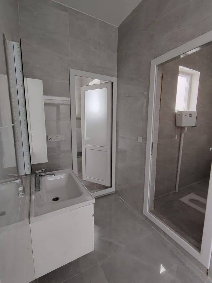 بيت للبيع كلش حلو نرخی زۆر گونجاو     ***********
في السليمانية منطقة رابرين جديدة ، مساحة 200متر ، موقع كلش حلو ، قريب عن سوق و باص ، واجهة قبلة ،  
طابق الاول  ( ا ستقبال - مطبخ - مساعد مطبخ - هول - غرفتين النوم - صحيات )
للسعر والتفاصيل اتصل بهذا الرقم 👇 
اتصال + واتساب + فايبر
