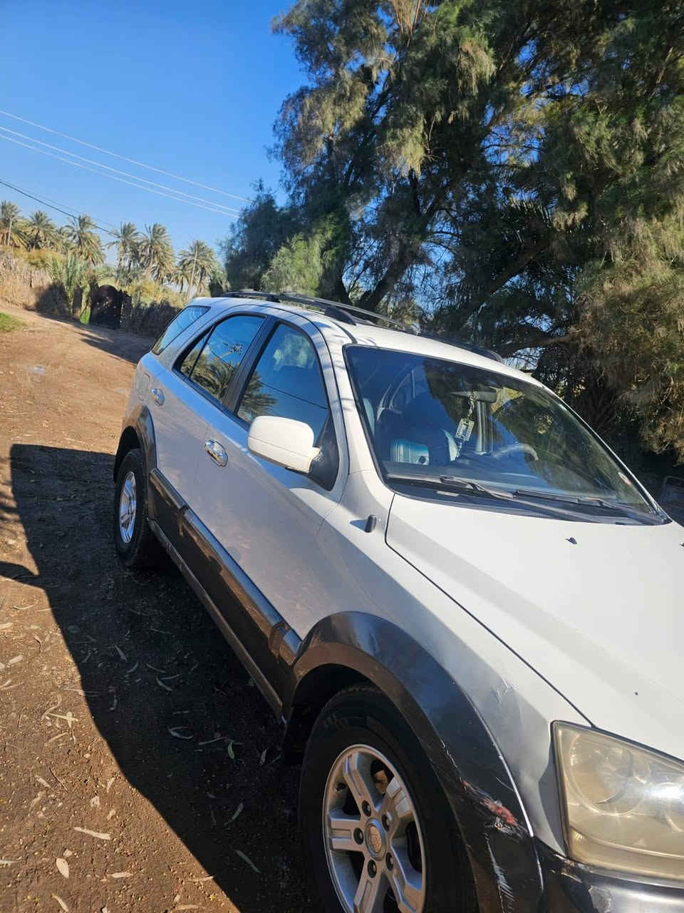 سورنتو 
2006
رقم سليمانيه سنويه ساقطه
مكينه بيها تبخير 
كشر مكفول بس شبر بابجاملغ الايمن وطرف البنيد
كير مكفول مالكها بالحله 
*********** بغداد, العراق
