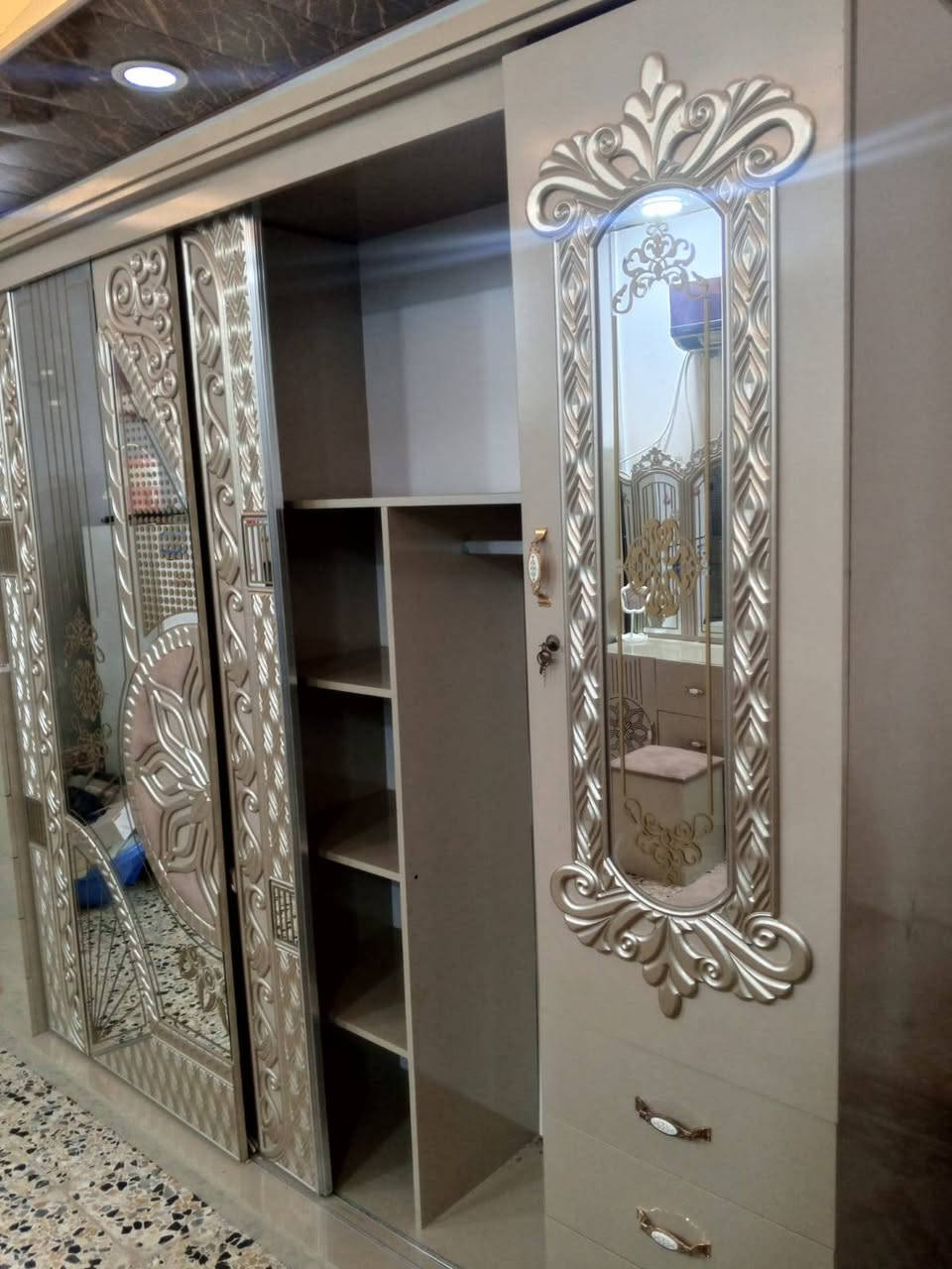 سلام عليكم ورحمة الله وبركاته غرفة النوم تركية اخت الجديدة نوع ملكي اسم الطراز شهرزات سعر ٧٠٠ الف
هـ *********** @إشارة مكان النجف الكوفة شارع معمل
