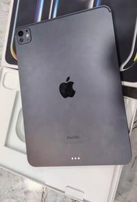 ايباد 11برو M4نضيف مكفول من كلشي ذاكره 256 بطاريه 91 مشحون250مره بوبجي...