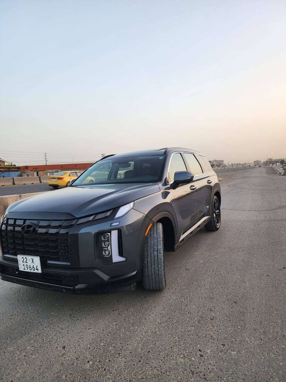 السلام عليكم للبيع فقط 
هيونداي بلاسايد فئهXRT ٢٠٢٥  وارد امريكي حادثه طخه خفيفه بلدعاميه فقط بدون صبغ كفاله اخت الكلين
ايرباك استيرن ودشبول كفاله من الصبغ والظربه ماشيه ١٥ الف مايل ورقم شاصي وي صور تأكد بنفسك
مواصفات 
محرك ٦ سلندر ٣٨٠٠
4×4 فورويل 
وظعيات قياده 5
بصمه تشغيل وابواب وتشغيل عن بعد 
فتحه سقف سلايد 
تبريد ٣قطع 
مري شفط وقلاب +اشاير بلمري 
كشنات جلد +كشنات كهرباء +تدفئه بلكشن 
4 كامرات محيطيه ٣٦٠ درجه 
شاشه كبيره متصله متغير الوضعيات 
7راكب كشنات منفصل VIP 
لايت ٣ عدسات+اناره LED
جنطه كهرباء رادار امامي خلفي جانبي توقف ذاتي تحديد مسار قياده ذاتيه وباقي مواصفات معروفه رقم اربيل دولي بأسمي سنويه وهزه جديده تحويل مباشر 
السعر 320 ورقه وبيه مجال بسيط بعد المعاينه مكاني بغداد قرب علوه الرشيد 
اي استفسار اتصل, ***********
                           ***********
