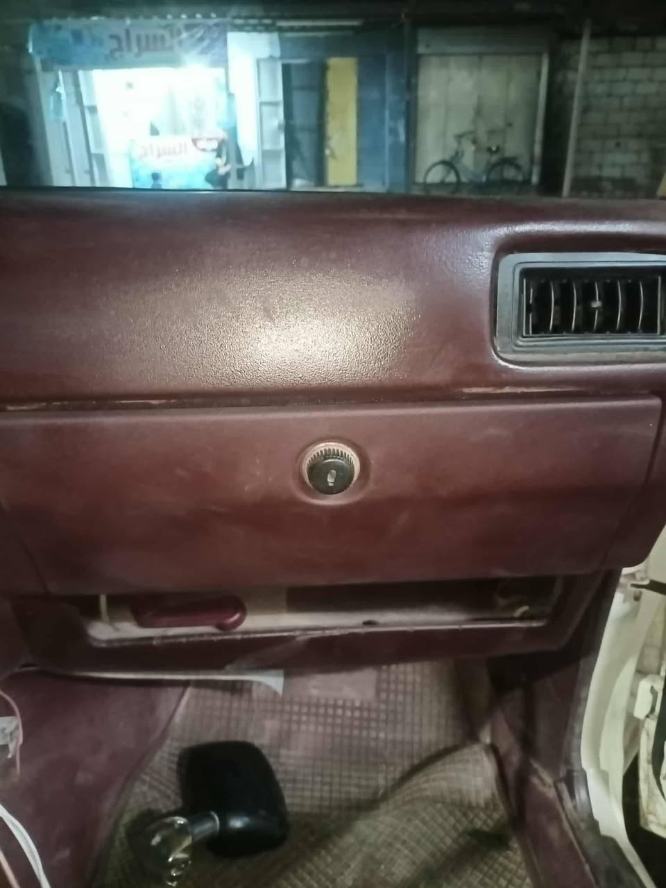 اكسن خفيف، تبريد شغال، كهربائيات كامله باب بفتح يعلق كلوب، مكينه، كير شرط، طخم تاير باتري جديد، بيها كابون، باسمي،شرط تحويل غرفتها جلد جريده اصلي اول صبغ مصبوغه مابيها حادثبيها تبريد هند بريك شغال مابيها نقص الشراي يتصل علرقم ***********
*********** مكاني موصل
