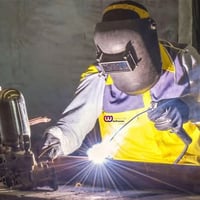 حدادين 2 متفرغين نعمل كافة انواع الحدادة  حتى نشتغل محافضات بس كون اكو...