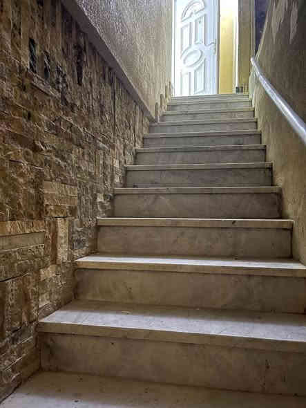 شقه طابق اول للأيجار 
في ( الجنينه ) 📍
المساحه :  80 م 
يحتوي على :  غرفه + صاله + مطبخ +  صحيات
المواصفات :بناء حديث + موقع جداً مميز + 
ماء وكهرباء مجاني

سعر الأيجار : 400 الف 
للتواصل : 
***********
*********** 
***********
