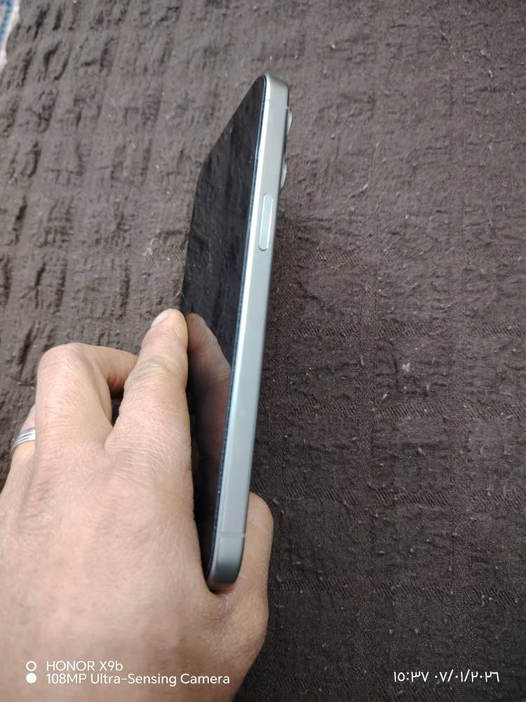 السلام عليكم
ايفون ١٥ بروماكس للبيع ذاكرة ٢٥٦ دبل سيمكارت بطاريه ٩٠ الملحقات كارتون مطابقه وشاحنه محدث اخر تحديث الجهاز كلش جديد ومابي ولا شخط ولا فتح ولا تصليح وضد المي ووين متريد روح افحص 

السعر مليون وربع وبي مجال بسيط
العنوان كربلاء حي المَوظفين
للاتصال *********** كربلاء, العراق
