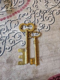 مفاتيح نحاس • ثقيل