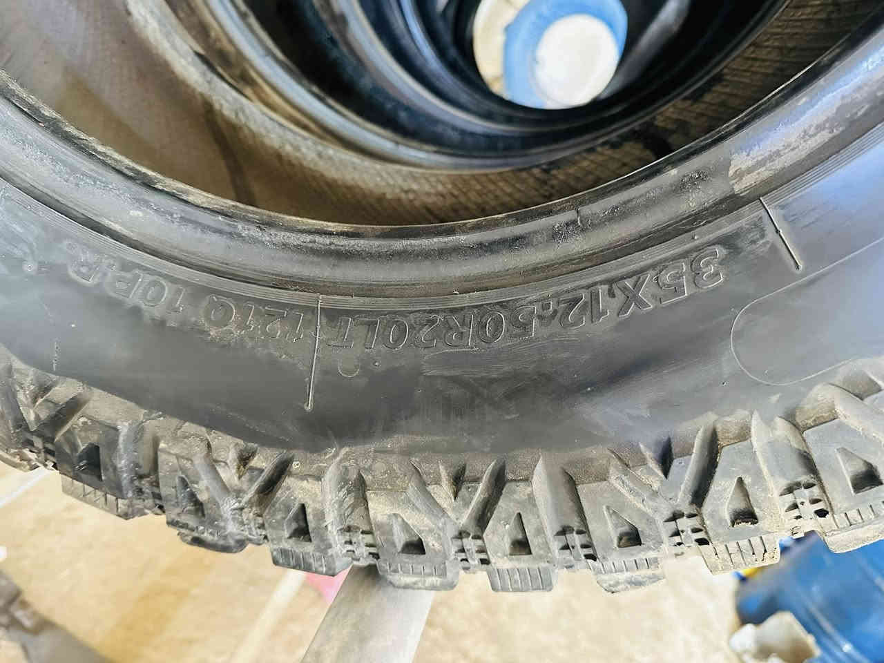 السلام عليكم تاير مال دوج رام حجم 20التايرات نضفات السعر خاص استفسار ***********
