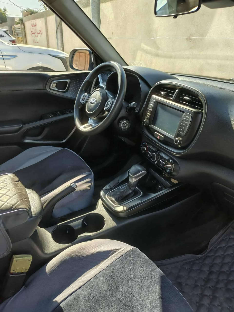 السلام عليكم
صول موديل 21

رقم بابل
 
لون سلفر
 
ماشيه 90m

موصفات عاديه

رادار حساسات

تحكم ذاتي 

توقف ذاتي

محرك دوش 2000 

بيه ضرر جاملغ امامي مبدل 

وتصليح بال باب مال الصدر 

صوره الحادث موجوده بالمنشور
 
سعر 137وبيه مجال 

بابل /حي الجزائر

***********
