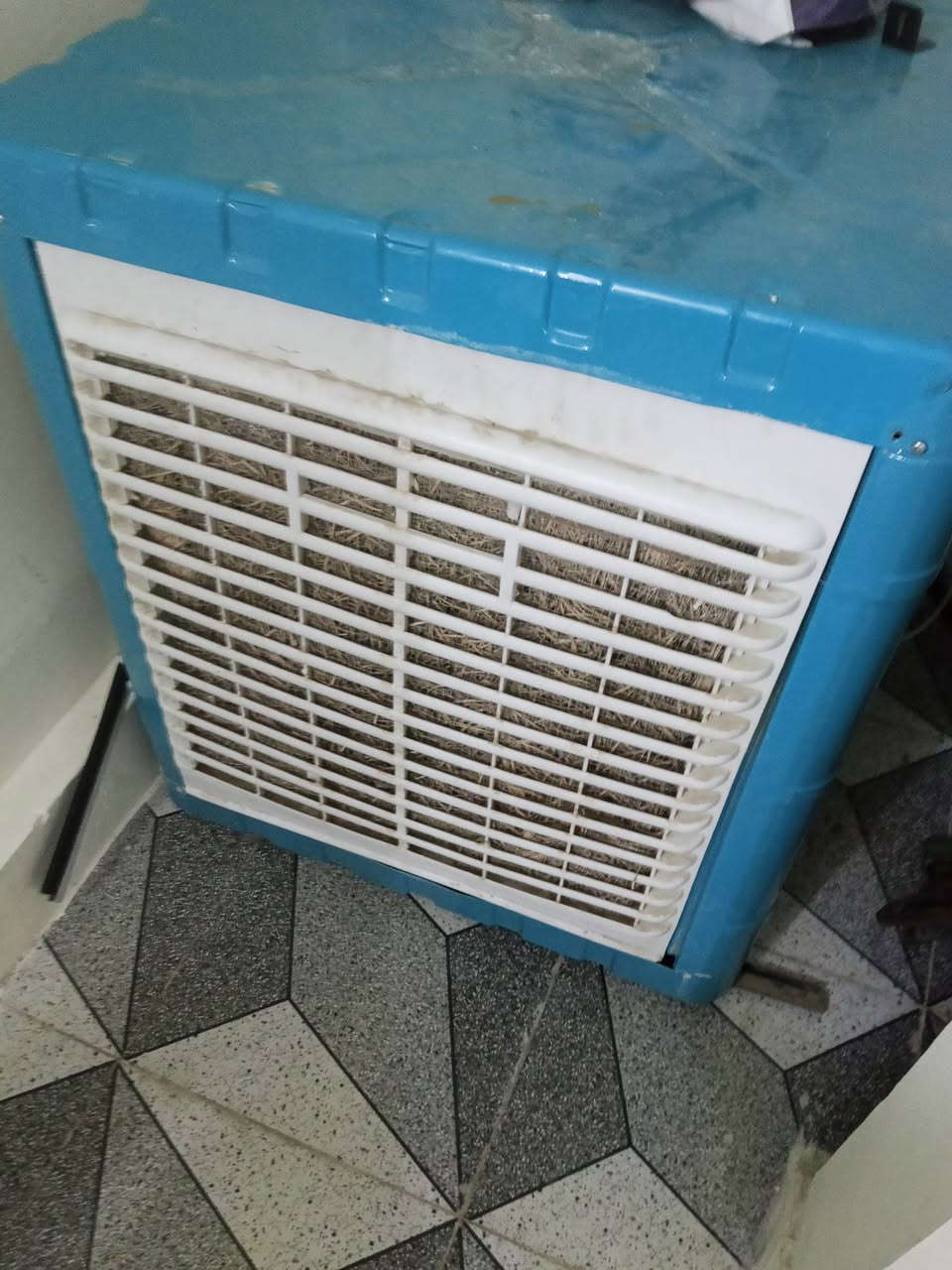 مبردات استخدام موسم واحد 
العسلي ب125
ألزرقاء 100
بايسكل حجم 27 سعرو 60
مكان حي عدن قرب جامع الوارث
***********
