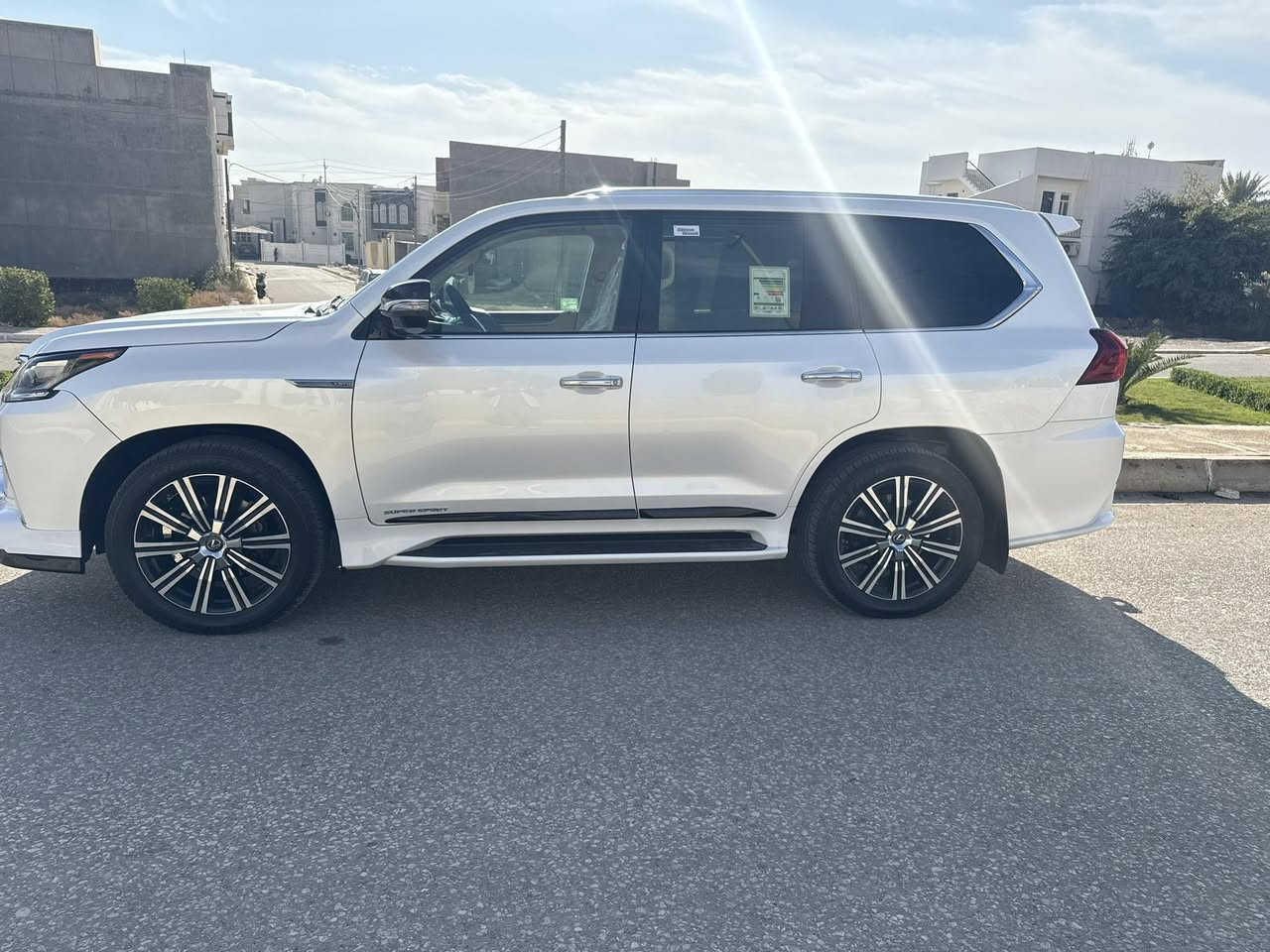 السلام وعليكم البيع 
لكزز موديل 2018   ابريم اصلي فول مواصفات 1/1 معروفه مواصفات لكزز  حلا من الصور كفاله عامه  
رقم شمالي  باسمي  
 ومواصفات الكزز   معروفة  
ماشيه  69  الف  حقيقي 
 بصمات اثنين وكرت كله موجوده بيه غراضه اصليه وعدده  كله موجوده 
تخم تاير جديد شاده  
مكاني الرمادي  رجاء فقط شراي يتصل 
                                             ***********
