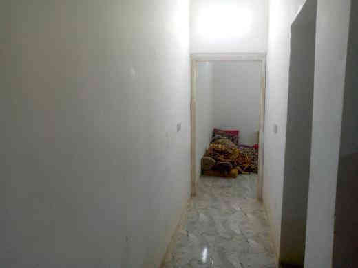 بيت 100متر  بحي البساتين حي السلام قريب علا شارع التكاتك بي غرفه وحولي ومطبخ وستقبال وتواليت وحمام  سيراميك البيت كله الحد الشارع سكف صب مسلح  بناء مال السنه الفاتت  السعر 35 للستفسار***********
