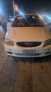 هونداي فيرنا ٢٠١٢   مكفولة ما عدة الدوسات   وخشم البنيد بارد و سونارهة...