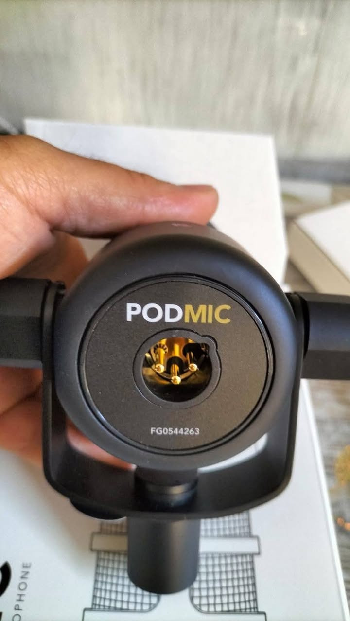 السلام عليكم تجميعة كاملة للبيع وذا يعجبك فقط كيس هم عادي وبقية الملحقات هم مو مشكلة المواصفات GPU:4080:16g
CPU:r7.9700x
RAM:ddR5:32gb6400mhz
Motherboard:b650 كيكا بايت
البور سبلاي:850gold
M.2.2tb
مبرد مائي:xlgmatek360 
واضافات كيبلات RGB سعر الكيس مليونين و٨٠٠ 
شاشات الاولى بلاك وولف 2k 165 سعر ١٨٠ الف قفل 
الثانية EISA fhd 280 ips ٢٠٠ قفل 
ستاند هيدروليكي ابو الثنين سعر ٥٠ 
مكسر سعر ٥٠ 
مايك من شركة رود سعرة ١٢٥ ماخذة ب٢٠٠ الف 
كامرة لوجتك 4k 60 فريم سعرها ٤٠ الف قفل 
ماوس اتاك شارك سعر ٢٥ قفل 
كيبورد اتاك شارك سعر ٥٠ قفل 
ميز جديد مفصلة بيدي جديد صاير علية ب٢٠٠ رايدة ب١٢٥ صاج تسكام قفل حبايب بالنسبة لأغراض والتجميعة كلهن جديدات وعلضمان مكاني بغداد الدورة رقمي *********** توصيل متوفر
