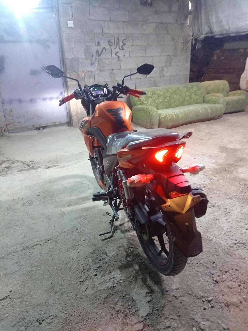 السلام عليكم
Df موديل 19 مكمرك فقط 
محرك مفتوح مبدل بي كور 
مكاني رمادي تأميم 
سعره ١١ وربع وبي مجال قليل 
للاستفسار الاتصال على الرقم ***********
