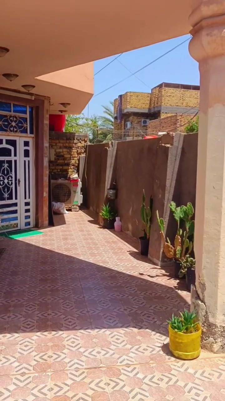 السلام عليكم مكلف بل نشر بيت مع الحديقه المساحه 700اصلاح زراعي 
للبيع حي العسكري عل روائي قرب الساده البخطه السعر سبعين مليون وبي مجال  ملاحضه البيت اصلاح زرعي بدون سند ***********
