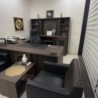 أثاث مكتبي فاخر • أربيل • حالة ممتازة