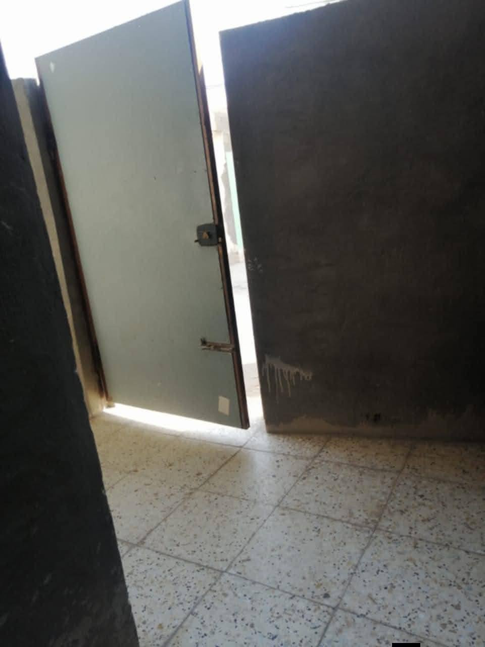 مشتمل للايجار يتكون من مطبخ وكلدور وحمام ومنور وغرفت نوم وحده  مساحته 100لبيت نظيف مثل متشوفونه بل صور اجاره 250 اجاره لشخصين فقط اجاره منتسب أو موظف عنوانه حله حي الجزائر فرع الصيدليه مرجان عبر سكه القطار يم اسواق طالب عطيه
للاستفسار ***********
