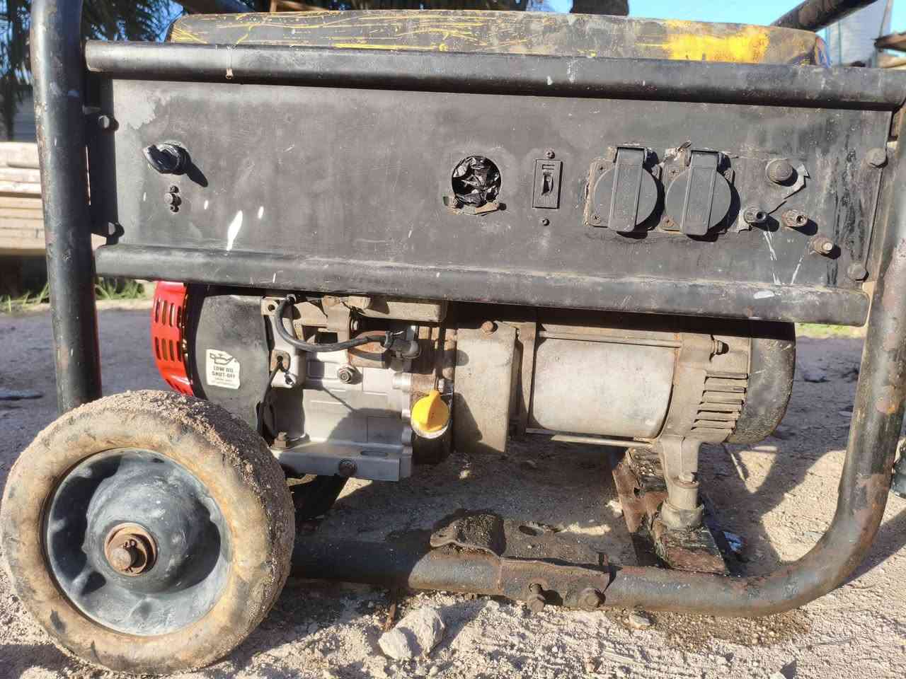 مولدات (5 kv) عدد 3 نضيفات كربلاء ***********
