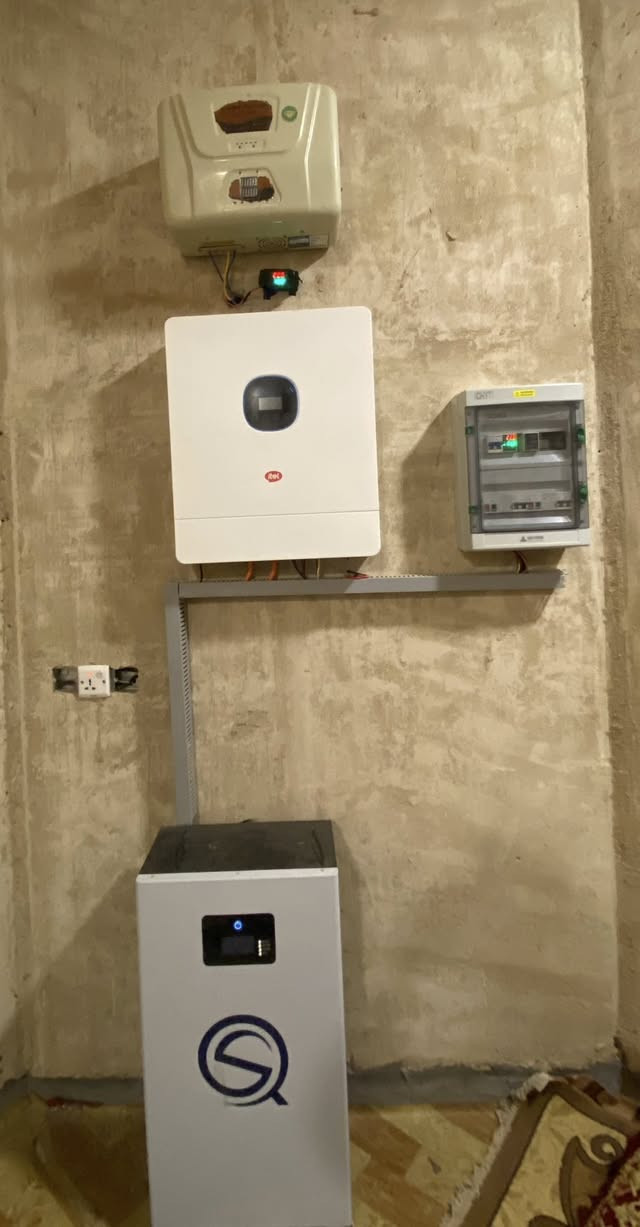 تم بعون الله نصب منظومة طاقة شمسية في منطقة زوبع بقدرة ٣٠ أمبير ⚡☀️
تم نصب وتجهيز المنظومة لمنزل الدكتور جمال 

🔹 بطارية QS سعة ١٦ كيلو واط
🔹 انفيرتر itel ١٢ كيلو واط
🔹 ألواح لونجي هيمو X7 عدد ١٤

منظومة مخصصة للتشغيل الليلي والنهاري بكفاءة عالية وتوفير ممتاز للطاقة 🔋

للتواصل والاستفسار:-
***********
***********
