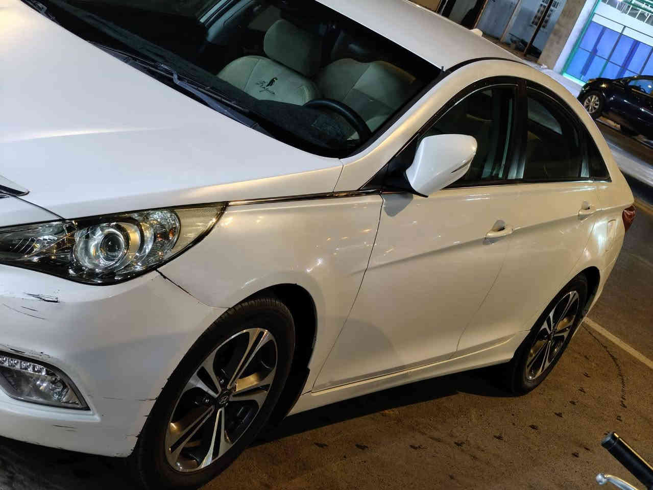 السلام عليكم
( للبيع او المراوس حسب القناعه ) 
هونداي سوناتا 
موديل 2015 
محرك 2400 دوش
لون ابيض 
- شفتات ستيرن 
- تحكم ستيرن 
- مري شفط
- كشنات كهربائي  
- اشاير بالمري 
- تبريد قطعتين 
السعر : 115 قابل للتفاوض 
العنوان : واسط الكوت 
للاستفسار اكثر اتصل بالرقم . 
***********
