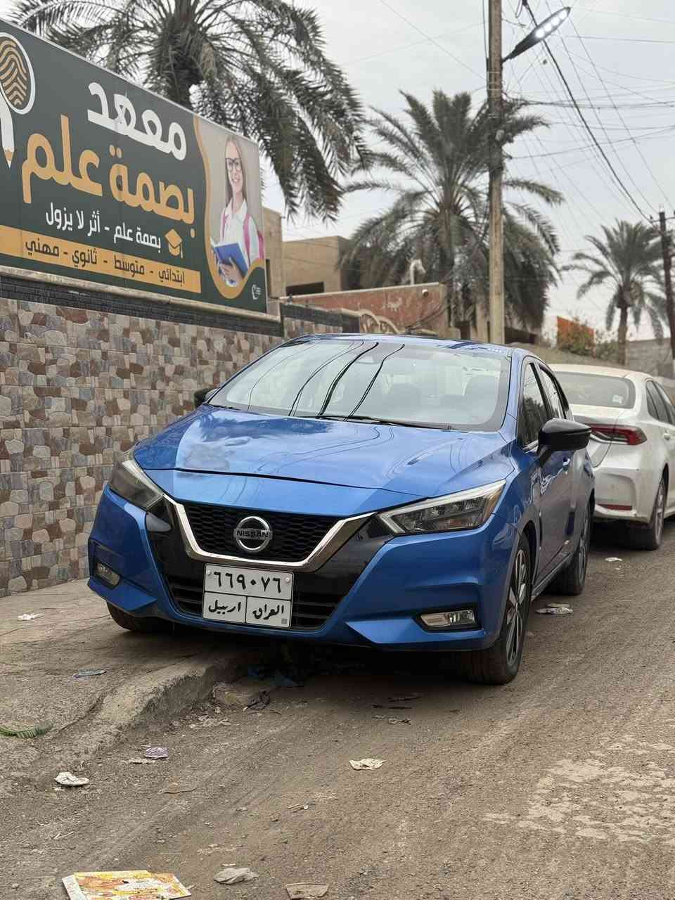 نيسان فيرسا فئة SR للبيع
رقم اربيل سنوية تنتهي بشهر السابع
صبغها فقط نص البنيد ويم البك لايت الخلفي بارد على كد  شبر  بدون ايرباك ولا دواخل 

المواصفات:
نقطة عمياء
تشغيل عن بعد
تحذير خروج عن المسار
مرايات كهربائية
كاميرا دوارة ورادار وتوقف تلقائي
كار بلي واندرويد اوتو
تحكمات ستيرن
مكينة ٤ سلندر و٨ نوزلات

السيارة اقتصادية جدًا وعملية ماشية 67 الف ميل
بيها ملاحظات بسيطة بالصدر
سعرها 108 وبيها مجال بسيط
مكاني المنصور وبعد السبعة بالدورة
*********** للاستفسار
