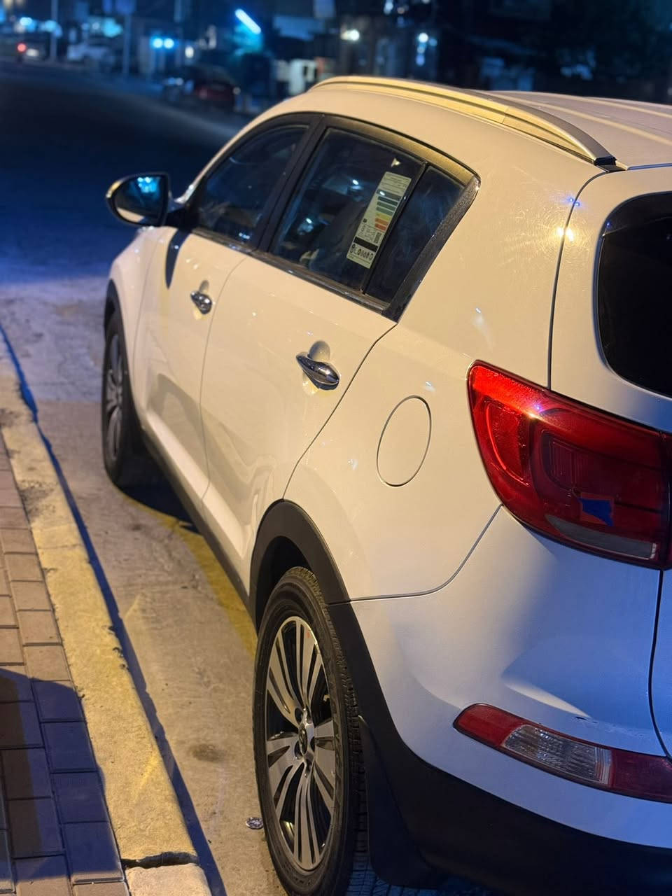 للبيع كيا سبورتج 2016 وارد خليجي
رقم بغداد مكينه 2000
ماشية 145 الف كيلو
مواصفات اعتياديه مكفولة من الصبغ والتبديل
بيها كم رصعة مال شارع وبيها شخط بالباب البصف السايق من جوه
مكينه كير مكفول
تحويل ثاني يوم 
السعر 165$ وبيها مجال بسيط حك الجية
مكاني بغداد / حي الجهاد
للاستفسار الاتصال على الرقم
***********
