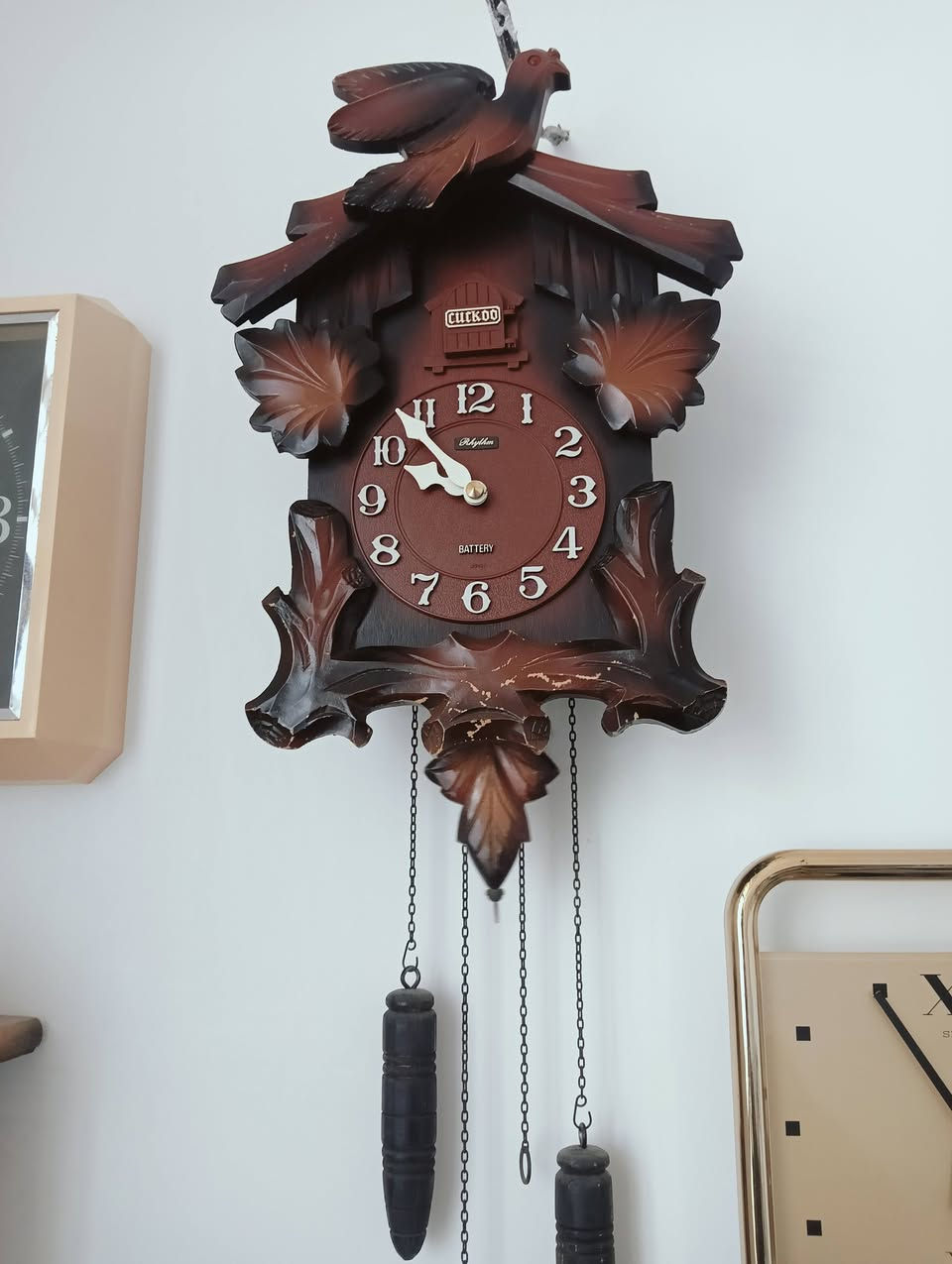 للبيع ساعة كوكو ماركة رايثم ياباني من النوادر مكينه جديدة باتري ميكانيك تعمل بنظام البطارية حجم الكبير ساعة نظيفة جداً واحلى من الصور بلادية سعرها 300 مع التوصيل مكاني بغداد جسر ديالى القديم 
*********** _ ***********
